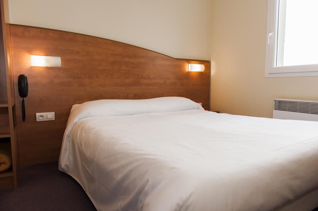 Armony Hotel Bourg-Achard Eksteriør bilde
