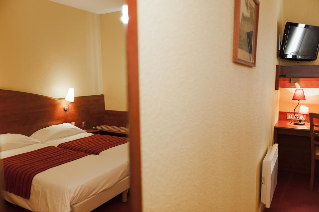 Armony Hotel Bourg-Achard Eksteriør bilde