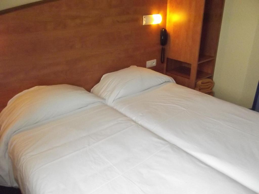 Armony Hotel Bourg-Achard Rom bilde