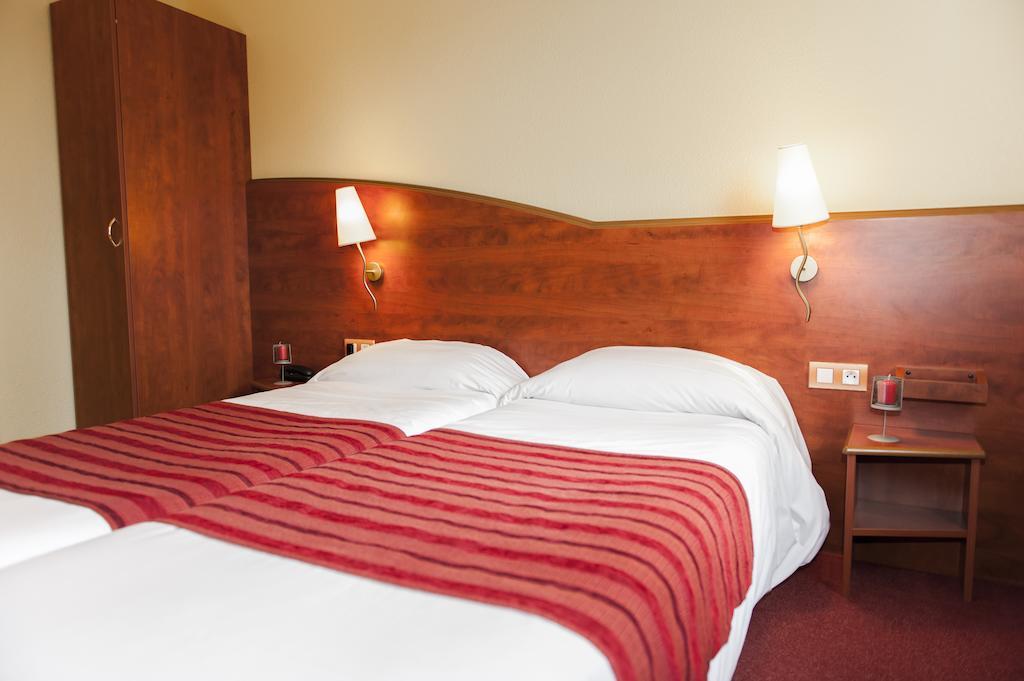 Armony Hotel Bourg-Achard Eksteriør bilde