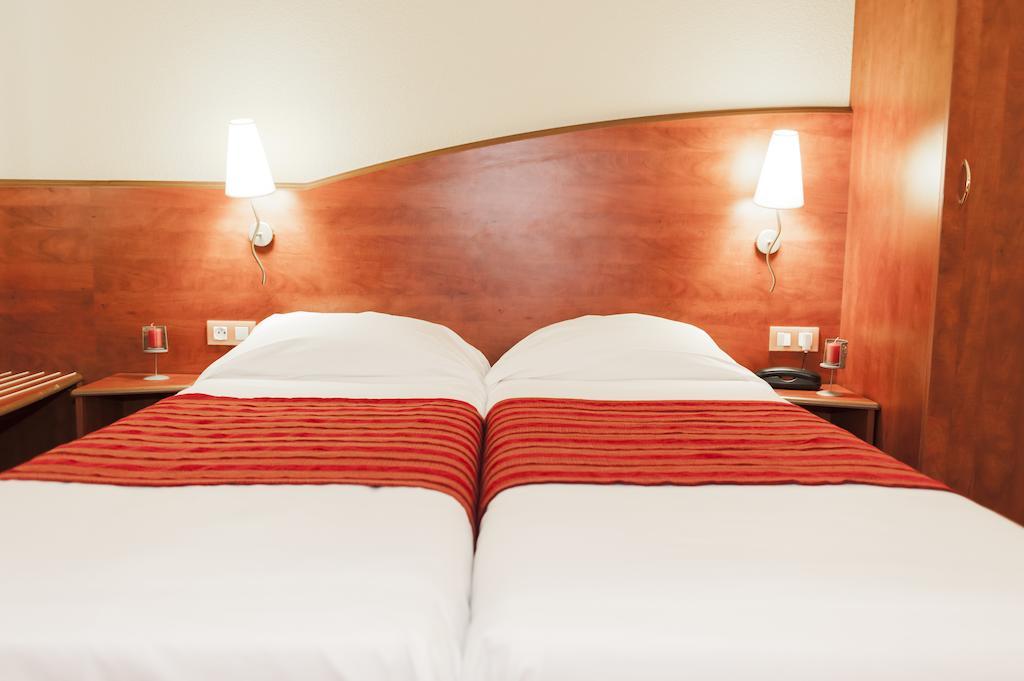 Armony Hotel Bourg-Achard Eksteriør bilde