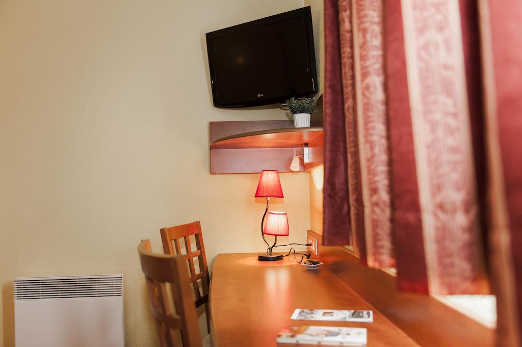 Armony Hotel Bourg-Achard Eksteriør bilde